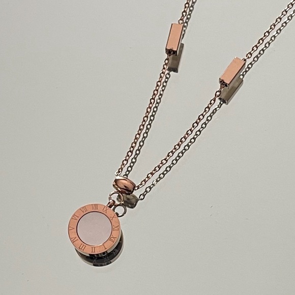 Gold necklace with Roman circle black/white - Picture 2 of 4